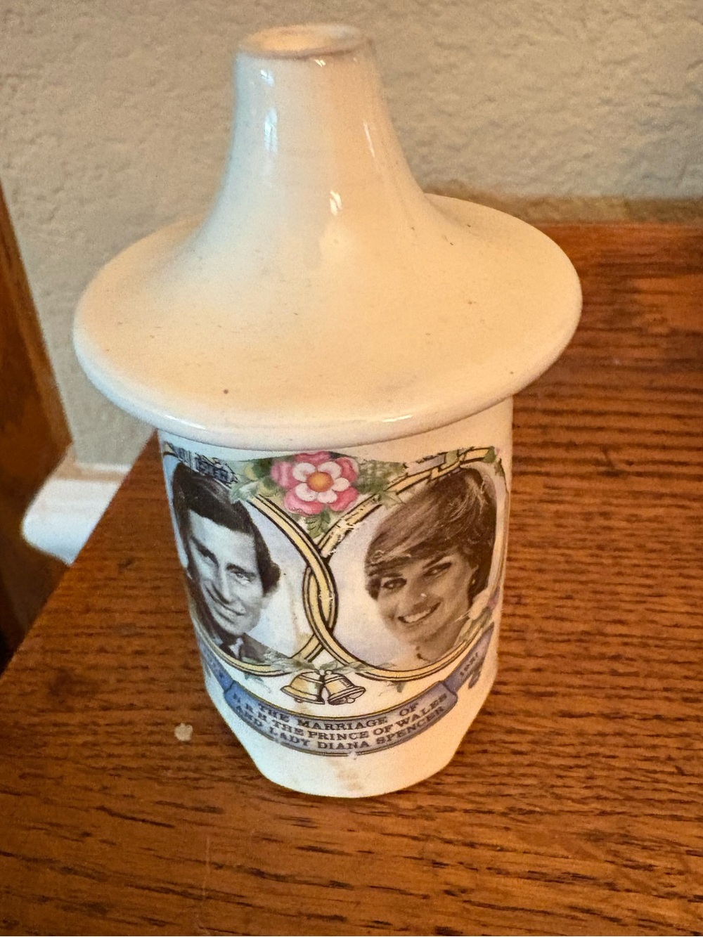 Vtg 1981 Charles & Diana Royal Wedding Commemorative Pie Bird Vent